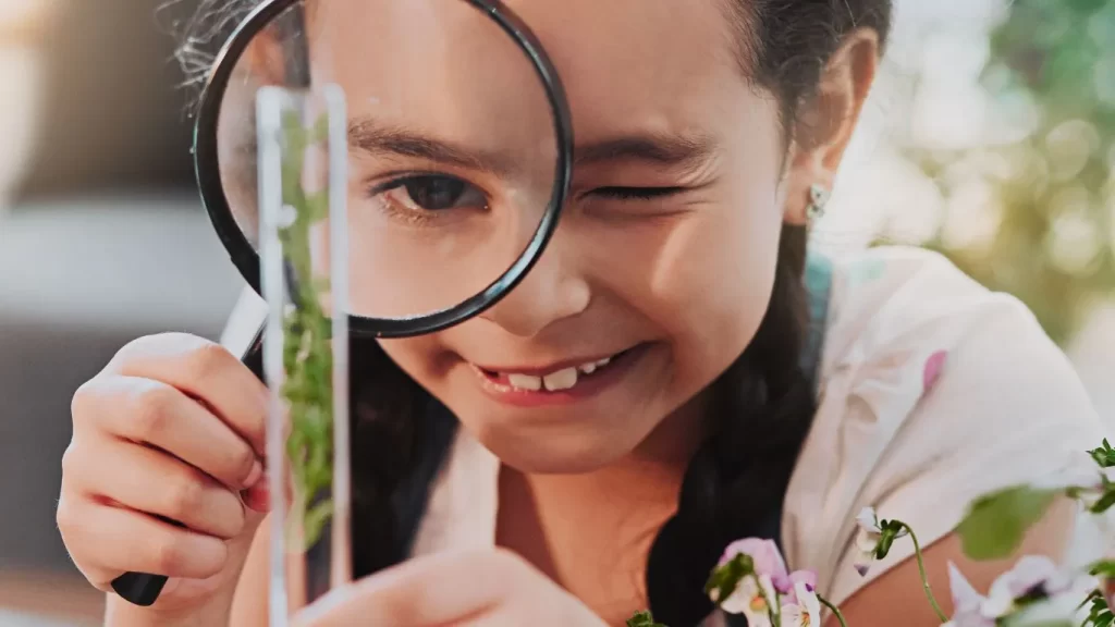 girl-with-magnifying-glass-AMR